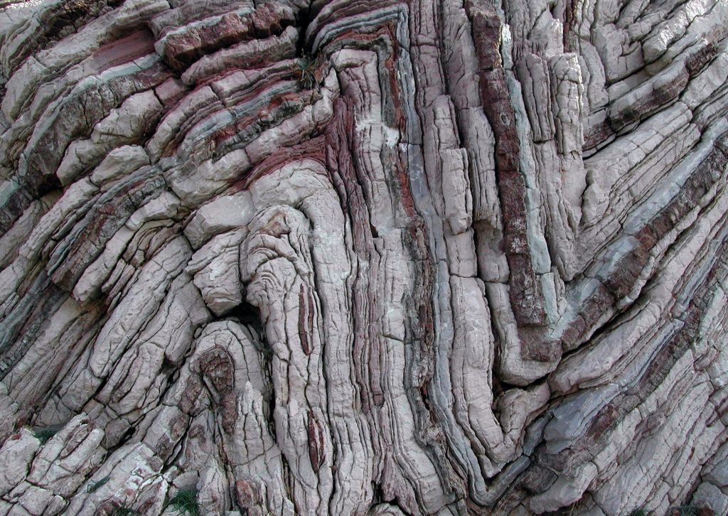 Folding of alternate layers of limestone layers with chert layers 1024x726